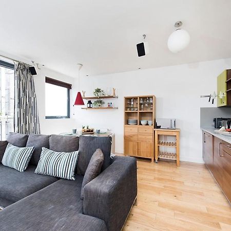 Stylish 2 Bedroom Flat With Balcony In London Exterior foto