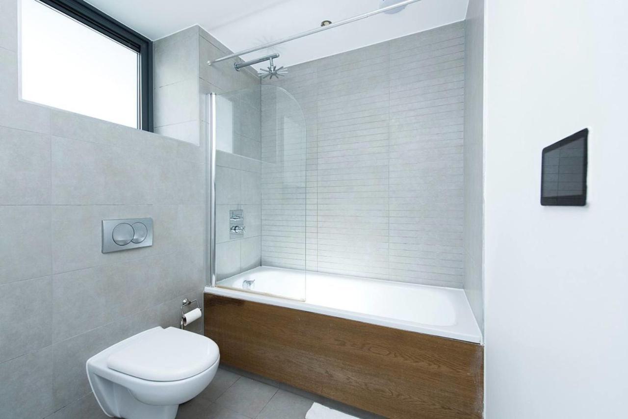 Stylish 2 Bedroom Flat With Balcony In London Exterior foto