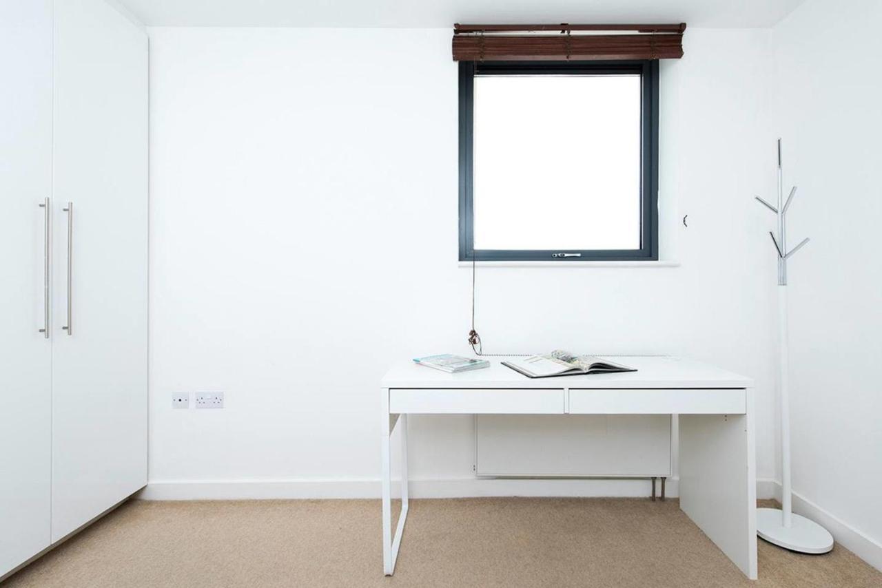 Stylish 2 Bedroom Flat With Balcony In London Exterior foto