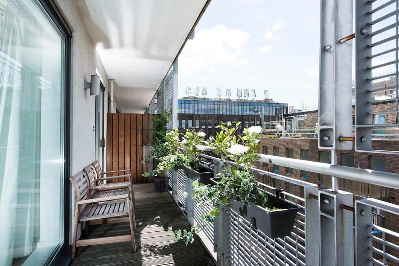 Stylish 2 Bedroom Flat With Balcony In London Exterior foto
