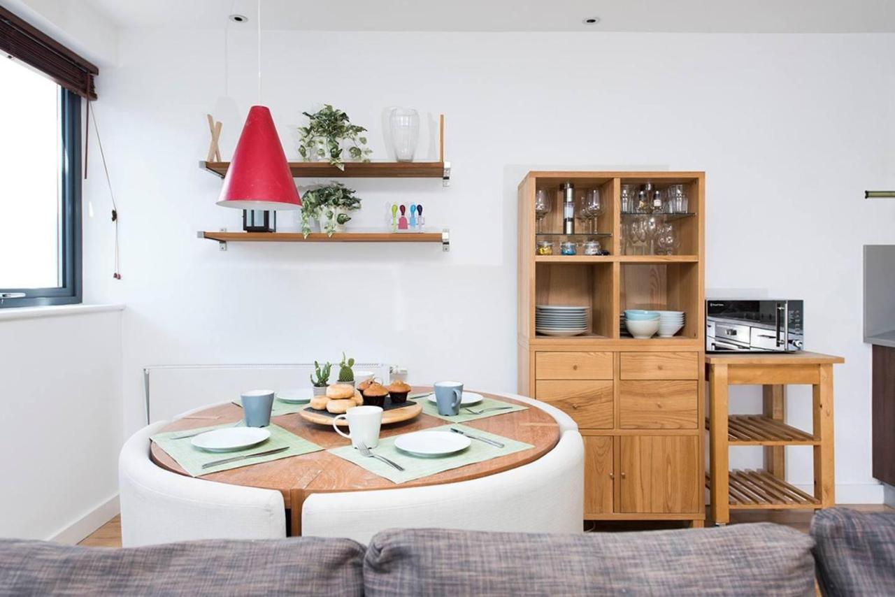 Stylish 2 Bedroom Flat With Balcony In London Exterior foto